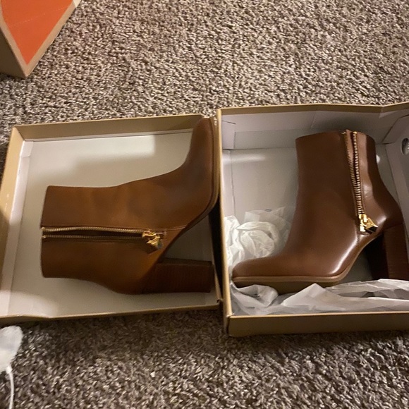 Michael Kors French Booties size 8 - Picture 4 of 4